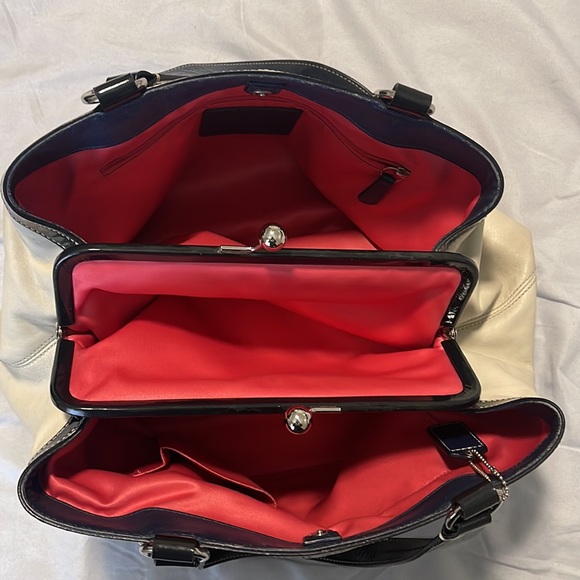 COACH LAURA Spectator Cream and Navy Blue Gently used purse. Great condition. - Picture 5 of 9